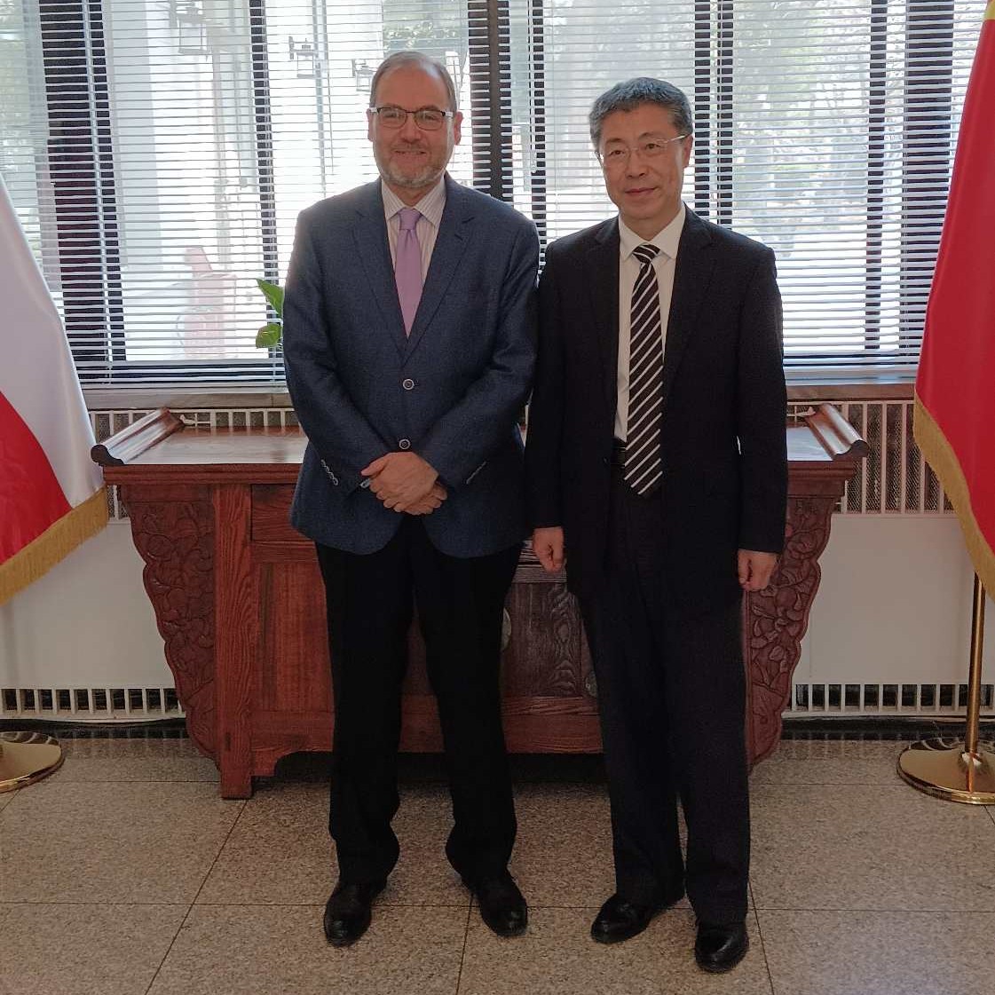 李杰副会长会见智利驻华大使乌尔塔多